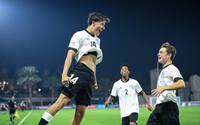 Football, Juniors U 17 World Cup 2025 Doha Qatar Preliminary round 04 11 2025 Group G Germany Colombia CHEERS Germany goal scorer to 1 0 Toni Langsteiner left with Benjamin Ley right and Nebe Sirak Domnic back center