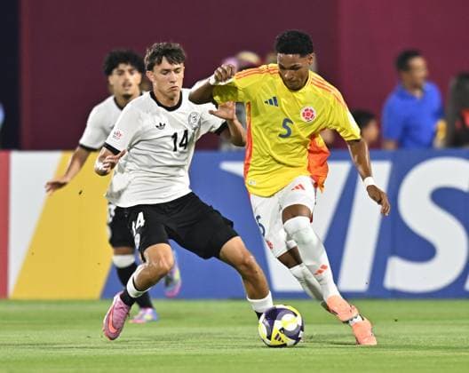 Germany v Colombia: Group G - FIFA U-17 World Cup Qatar 2025 Toni LANGSTEINER of Germany and Criss MACIAS of Colombia in action during the FIFA U-17 World Cup Qatar 2025 Group G match between Germany and Colombia in Doha, Qatar, on November 4, 2025 DOHA Qatar Copyright: xNOUSHADx