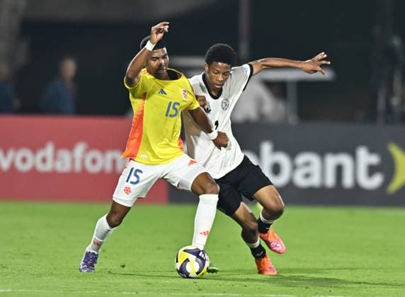 Germany v Colombia: Group G - FIFA U-17 World Cup Qatar 2025 Nebe Sirak DOMNIC of Germany and Miguel SOLARTE of Colombia in action during the FIFA U-17 World Cup Qatar 2025 Group G match between Germany and Colombia in Doha, Qatar, on November 4, 2025 DOHA Qatar Copyright: xNOUSHADx