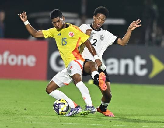 Germany v Colombia: Group G - FIFA U-17 World Cup Qatar 2025 Nebe Sirak DOMNIC of Germany and Miguel SOLARTE of Colombia in action during the FIFA U-17 World Cup Qatar 2025 Group G match between Germany and Colombia in Doha, Qatar, on November 4, 2025 DOHA Qatar Copyright: xNOUSHADx