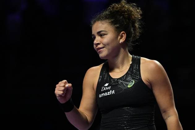 WTA, Tennis Damen Finals 2025 in Riyadh - Day Four RIYADH, SAUDI ARABIA - NOVEMBER 4: Jasmine Paolini of Italy reacts against Coco Gauff (not seen) of the United States during their second group-stage match on Day 4 of the 2025 WTA Finals, part of the Hologic WTA Tour, at King Saud University Indoor Arena in Riyadh, Saudi Arabia, on November 4, 2025. Artur Widak Anadolu Riyadh Saudi Arabia. Editorial use only. Please get in touch for any other usage.  Copyright: x2025xAnadoluxArturxWidakx