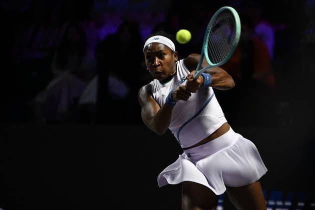 WTA, Tennis Damen Finals 2025 in Riyadh - Day Four RIYADH, SAUDI ARABIA - NOVEMBER 4: Coco Gauff of the United States plays against Jasmine Paolini (not seen) of Italy during their second group-stage match on Day 4 of the 2025 WTA Finals, part of the Hologic WTA Tour, at King Saud University Indoor Arena in Riyadh, Saudi Arabia, on November 4, 2025. Artur Widak Anadolu Riyadh Saudi Arabia. Editorial use only. Please get in touch for any other usage.  Copyright: x2025xAnadoluxArturxWidakx