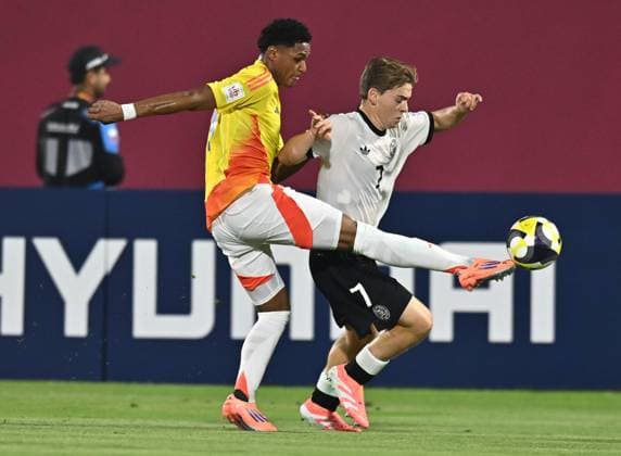 Germany v Colombia: Group G - FIFA U-17 World Cup Qatar 2025 Benjamin LEY (R) of Germany and Criss MACIAS of Colombia in action during the FIFA U-17 World Cup Qatar 2025 Group G match between Germany and Colombia in Doha, Qatar, on November 4, 2025 DOHA Qatar Copyright: xNOUSHADx