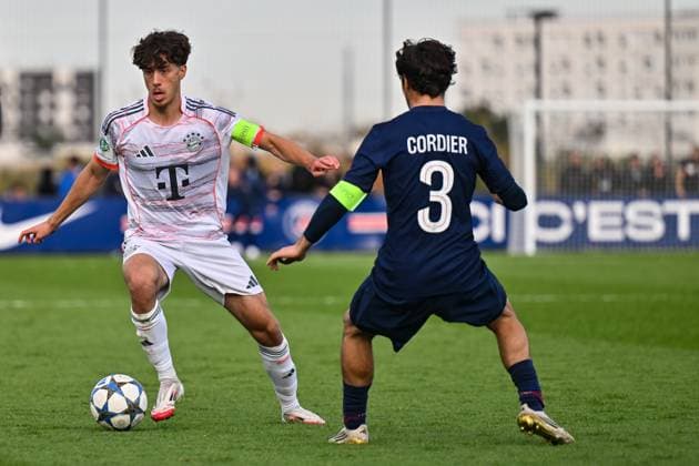 Uefa Youth League Paris Saint Germain U19 FC Bayern Munich U19 04 11 2025 PARIS, FRANCE 4 NOVEMBER in the duel David DAIBER FC Bayern Munich U19 8 and Thomas CORDIER PSG 3 in the league match between Paris Saint Germain U19 and FC Bayern Munich U19 on matchday 4 of the UEFA Youth League at PSG Campus on 04 11 2025 Copyright: xBEAUTIFULxSPORTS Goldbergx