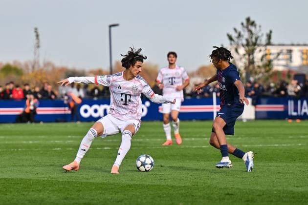Uefa Youth League Paris Saint Germain U19 FC Bayern Munich U19 04 11 2025 PARIS, FRANCE 4 NOVEMBER in the duel Adin LICINA FC Bayern Munich U19 16 and Zayon CHTAI TELAMIO PSG U19 10 during the league match between Paris Saint Germain U19 and FC Bayern Munich U19 on matchday 4 of the UEFA Youth League at PSG Campus on 04 11 2025 Copyright: xBEAUTIFULxSPORTS Goldbergx