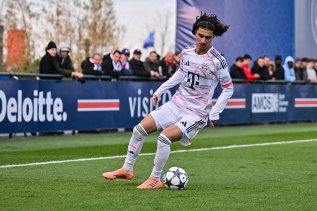 Uefa Youth League Paris Saint Germain U19 FC Bayern Munich U19 04 11 2025 PARIS, FRANCE 4 NOVEMBER on the ball Adin LICINA FC Bayern Munich U19 16 during the league match between Paris Saint Germain U19 and FC Bayern Munich U19 on matchday 4 of the UEFA Youth League at PSG Campus on 04 11 2025 Copyright: xBEAUTIFULxSPORTS Goldbergx