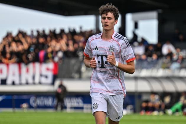 Uefa Youth League Paris Saint Germain U19 FC Bayern München U19 04 11 2025 PARIS, FRANCE 4 NOVEMBER in the picture Maximilian MERGNER FC Bayern München 6 Single photo Crop at the league match between Paris Saint Germain U19 and FC Bayern München U19 on matchday 4 of the UEFA Youth League at PSG Campus on 04 11 2025 Copyright: xBEAUTIFULxSPORTS Goldbergx