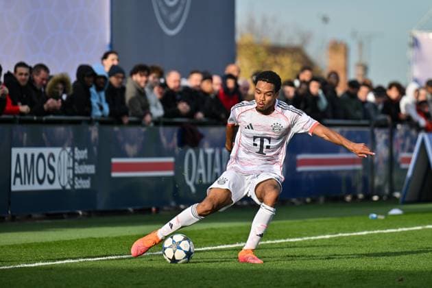 Uefa Youth League Paris Saint Germain U19 FC Bayern Munich U19 04 11 2025 PARIS, FRANCE 4 NOVEMBER on the ball Chivano WIJKS FCB Bayern Munich U19 2 during the league match between Paris Saint Germain U19 and FC Bayern Munich U19 on matchday 4 of the UEFA Youth League at PSG Campus on 04 11 2025 Copyright: xBEAUTIFULxSPORTS Goldbergx