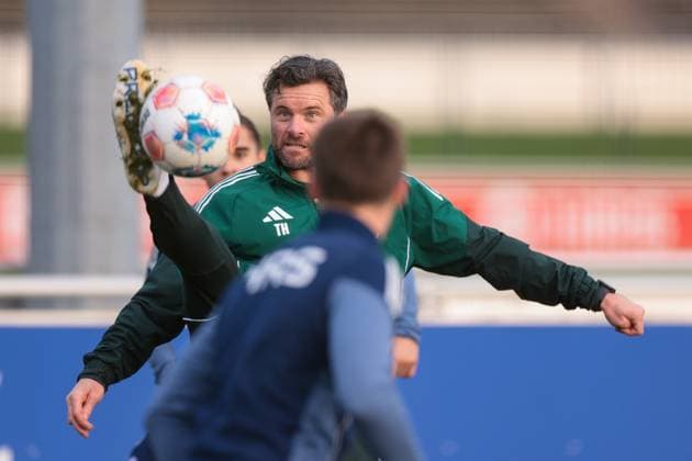 04 11 2025, Football, Season 2025 2026, Training FC Schalke 04, Co Coach Tim Hoogland FC Schalke 04 , Gelsenkirchen Training ground FC Schalke 04 NRW Germany xRHR PHOTO YYx Copyright: RHR-FOTOx RHR-FOTO YY