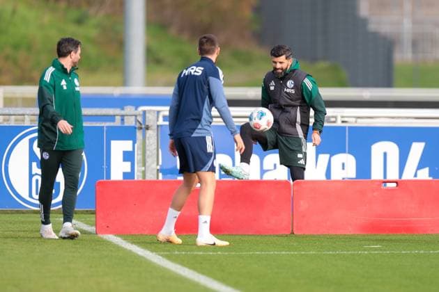 04 11 2025, Football, Season 2025 2026, Training FC Schalke 04, f l Co Coach Tim Hoogland FC Schalke 04 , Coach Miron Muslic FC Schalke 04 , Gelsenkirchen Training ground FC Schalke 04 NRW Germany xRHR PHOTO YYx Copyright: RHR-FOTOx RHR-FOTO YY