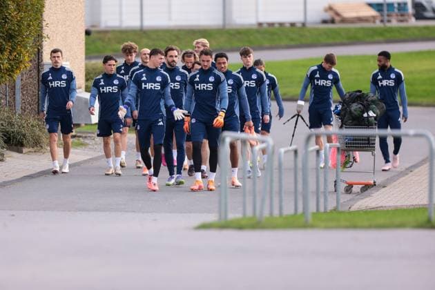 04 11 2025, Football, Season 2025 2026, Training FC Schalke 04, The players of S04 go to training, Gelsenkirchen Training ground FC Schalke 04 NRW Germany xRHR PHOTO YYx Copyright: RHR-FOTOx RHR-FOTO YY