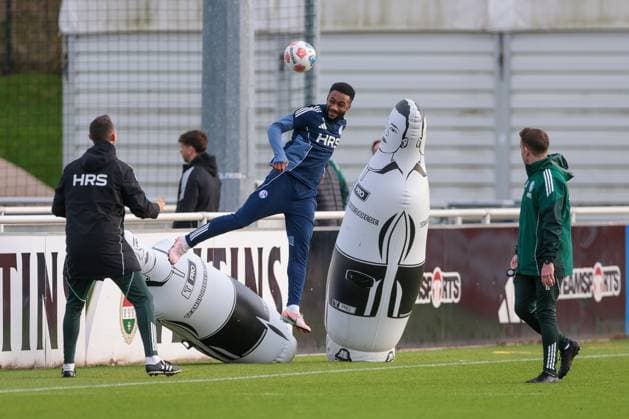 04 11 2025, Football, Season 2025 2026, Training FC Schalke 04, Moussa Sylla FC Schalke 04 , Gelsenkirchen Training ground FC Schalke 04 NRW Germany xRHR PHOTO YYx Copyright: RHR-FOTOx RHR-FOTO YY