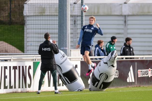 04 11 2025, Football, Season 2025 2026, Training FC Schalke 04, Peter Remmert FC Schalke 04 , Gelsenkirchen Training ground FC Schalke 04 NRW Germany xRHR PHOTO YYx Copyright: RHR-FOTOx RHR-FOTO YY