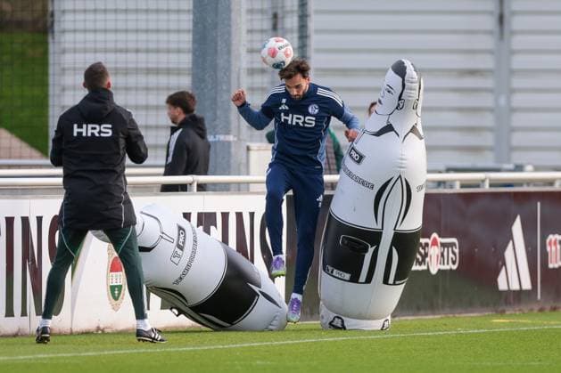 04 11 2025, Football, Season 2025 2026, Training FC Schalke 04, Kenan Karaman FC Schalke 04 , Gelsenkirchen Training ground FC Schalke 04 NRW Germany xRHR PHOTO YYx Copyright: RHR-FOTOx RHR-FOTO YY
