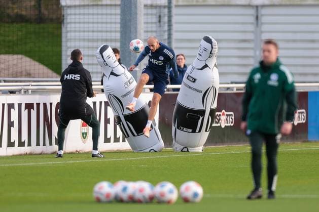 04 11 2025, Football, Season 2025 2026, Training FC Schalke 04, Henning Matriciani FC Schalke 04 , Gelsenkirchen Training ground FC Schalke 04 NRW Germany xRHR PHOTO YYx Copyright: RHR-FOTOx RHR-FOTO YY