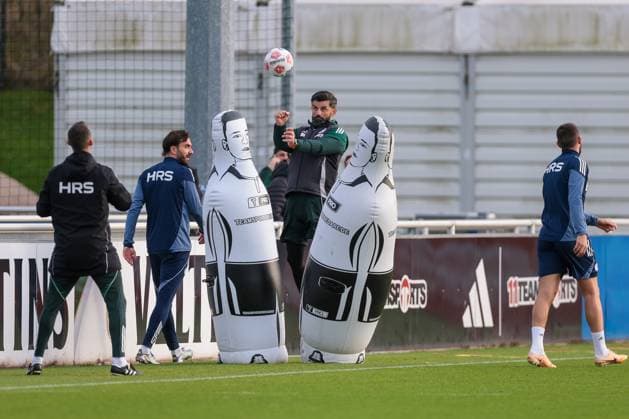04 11 2025, Football, Season 2025 2026, Training FC Schalke 04, Coach Miron Muslic FC Schalke 04 , Gelsenkirchen Training ground FC Schalke 04 NRW Germany xRHR PHOTO YYx Copyright: RHR-FOTOx RHR-FOTO YY