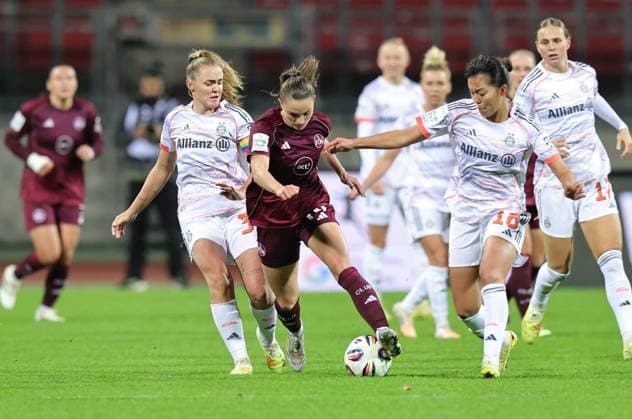 04 11 2025 Soccer Season 2025 2026 1 Womens Soccer Bundesliga 09 Matchday 1 FC Nürnberg FCN Club FC Bayern München FCB Sportfoto Zink DaMa xdaxmax Georgia Stanway 31, FC Bayern München FCB Sanja Homann 19, 1 FC Nürnberg FCN Momoko Tanikawa 18, FC Bayern München FCB