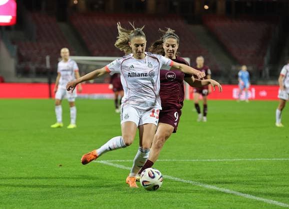 04 11 2025 Soccer Season 2025 2026 1 Women Soccer Bundesliga 09 Matchday 1 FC Nuremberg FCN Club FC Bayern Munich FCB Sportfoto Zink DaMa xdaxmax Katharina Naschenweng 19, FC Bayern Munich FCB Laura Miller 9, 1 FC Nuremberg FCN