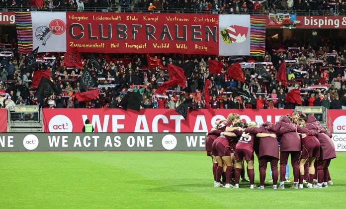 Fans , 1.FC Nürnberg-Bayern München , Google Pixel Frauen-Bundesliga , Fußball , in den Max Morlock Stadion, in Nürnberg , Bayern, Deutschland. November 04, 2025 . Photo by: Davide Elias IPA Photo Pressefoto DENL Copyright: xDavidexEliasx