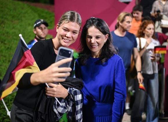 Football, Junior U 17 World Cup 2025 Doha Qatar Preliminary Round 04 11 2025 Group G Germany Colombia President of the UN General Assembly, Annalena Baerbock re takes selfies with German fans after the match