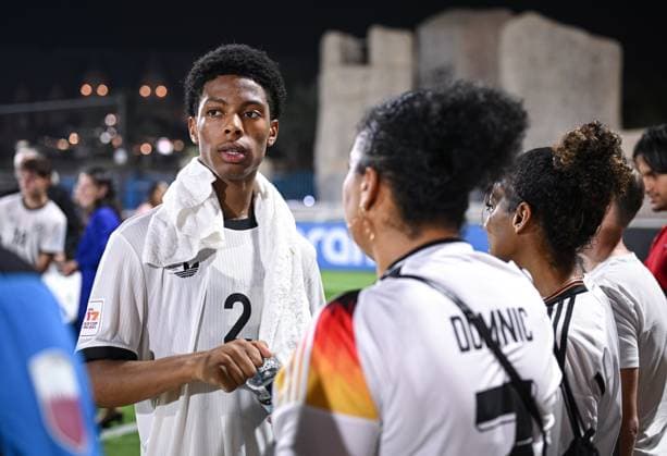 Football, Junior U 17 World Cup 2025 Doha Qatar Preliminary round 04 11 2025 Group G Germany Colombia Nebe Sirak Domnic li, Germany in conversation with his mother
