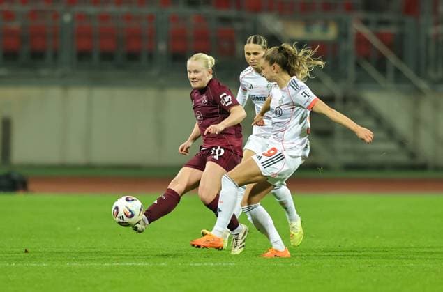 04 11 2025 Soccer Season 2025 2026 1 Women Soccer Bundesliga 09 Matchday 1 FC Nuremberg FCN Club FC Bayern Munich FCB Sportfoto Zink DaMa xdaxmax Aleigh Gambone 16, 1 FC Nuremberg FCN Katharina Naschenweng 19, FC Bayern Munich FCB