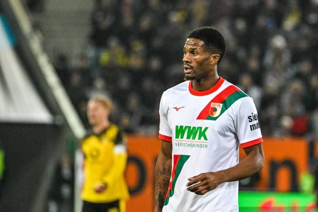 GER, 1 FBL, FC Augsburg vs Borussia Dortmund 31 10 2025, WWK Arena, Augsburg, GER, 1 FBL, FC Augsburg vs Borussia Dortmund, pictured Samuel Essende FC Augsburg, 9 nordphotoxGmbHx xHafner nph00200