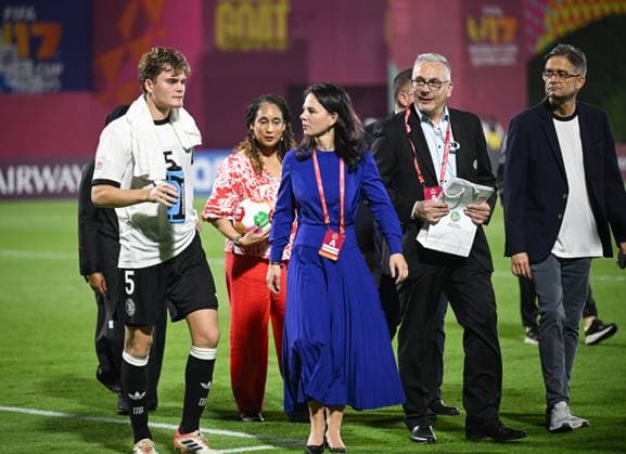 Football, Junior U 17 World Cup 2025 Doha Qatar preliminary round 04 11 2025 Group G Germany Colombia President of the UN General Assembly, Annalena Baerbock 2 from left in conversation with Ben Hawighorst left after the match on the pitch, Oliver Owcza right, German Ambassador to Qatar
