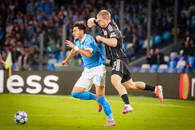 Football UEFA Champions League 2025 26, Matchday 4 SSC Napoli vs Eintracht Frankfurt Diego Armando Maradona Napoli Eljif Elmas Naples, 20 with Rasmus Kristensen Eintracht Frankfurt, 13 Naples Metropolitan City Naples Italy Copyright: xJOERANxSTEINSIEKx
