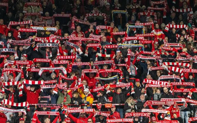 Soccer, Women, Season 2025 2026, Google Pixel Women Bundesliga 9 Matchday , 1 FC Union Berlin VfL Wolfsburg, Fans of Union with scarves, 04 11 2025, Copyright: xMatthiasxKochx