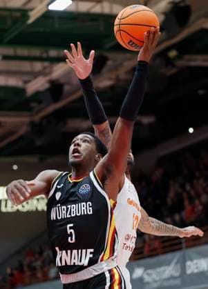 f l r Marcus Carr Fitness First Wuerzburg Baskets, 5 and James Palmer Jr Galatasaray MCT Technic, 12 , 04 11 2025, Basketball, Champions League, Fitness First Wuerzburg Baskets Galatasaray MCT Technic, GER, Wuerzburg, tectake ARENA, Copyright: HMBxMedia xHeikoxBecker