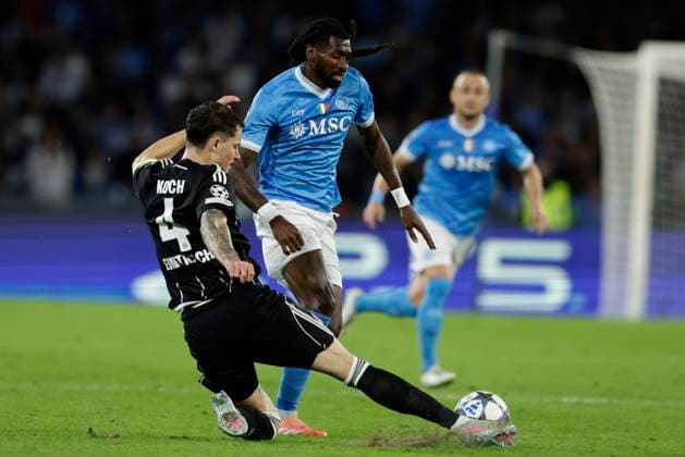 UCL MD4 SSC Napoli vs Eintracht Frankfurt Eintracht Frankfurt s German defender Robin Koch challenges for the ball with Napoli s Cameroonian midfielder Andre Frank Zambo Anguissa During match UEFA Champions League 2025 26 League Phase MD4 SSC Napoli vs Eintracht Frankfurt at Stadio Maradona on November 4, 2025 in Naples _BPH8700 Copyright: xAntonioxBalascox