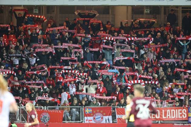 Fans , 1.FC Nürnberg-Bayern München , Google Pixel Frauen-Bundesliga , Fußball , in den Max Morlock Stadion, in Nürnberg , Bayern, Deutschland. November 04, 2025 . Photo by: Davide Elias IPA Photo Pressefoto DENL Copyright: xDavidexEliasx