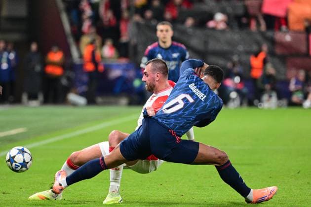 From left Tomas Chory of Slavia and Gabriel of Arsenal in action during the Football Champions League 4th round match: Slavia Prague vs Arsenal in Prague, Czech Republic, November 4, 2025. (CTKxPhoto MichalxKamaryt) CTKPhotoP2025110407743  CTKPhotoP2025110407743