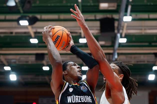 f l r Marcus Carr Fitness First Wuerzburg Baskets, 5 and Frederick Gillespie Galatasaray MCT Technic, 33 , 04 11 2025, Basketball, Champions League, Fitness First Wuerzburg Baskets Galatasaray MCT Technic, GER, Wuerzburg, tectake ARENA, Copyright: HMBxMedia xHeikoxBecker