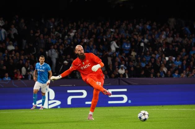 Napoli vs Eintracht Frankfurt Vanja Milikovic-Savic of SSC Napoli During the Champions League match between Napoli and Eintracht Frankfurt on November 4, 2025, at the Diego Armando Maradona Stadium in Naples. Photo: Napoli Stadio Diego Armando Maradona Napoli Italia Copyright: xFABIOxSASSOxFabioxSassox Napoli Eintrakth Francoforte2025_11_04Fabio Sasso1276