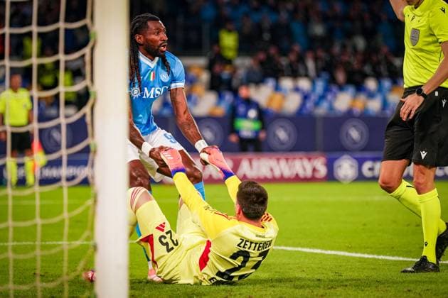 Football UEFA Champions League 2025 26, Matchday 4 SSC Napoli vs Eintracht Frankfurt Diego Armando Maradona Napoli Frank Anguissa Napoli, 99 Michael Zetterer Eintracht Frankfurt, 23 Naples Metropolitan City of Naples Italy Copyright: xJOERANxSTEINSIEKx