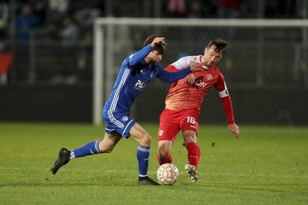 04 11 2025, xjcx, Herren, Fußball, Saison 2025 2026, BFV Verbandspokal, Viertelfinale FC Wuerzburger Kickers SV Viktoria Aschaffenburg Patrick Seitz 37, SV Viktoria Aschaffenburg und Peter Kurzweg 16, FC Würzburger Kickers Wuerzburg FLYERALARM Arena Bayern Germany