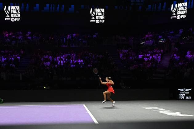 WTA, Tennis Damen Finals 2025 in Riyadh - Day Four RIYADH, SAUDI ARABIA - NOVEMBER 4: Aryna Sabalenka of the United States plays against Jessica Pegula of the United States during their second group-stage match on Day 4 of the 2025 WTA Finals, part of the Hologic WTA Tour, at King Saud University Indoor Arena in Riyadh, Saudi Arabia, on November 4, 2025. Artur Widak Anadolu Riyadh Saudi Arabia. Editorial use only. Please get in touch for any other usage.  Copyright: x2025xAnadoluxArturxWidakx
