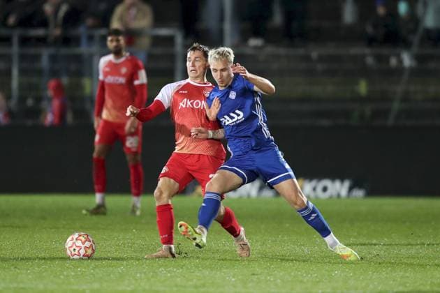 04 11 2025, xjcx, Herren, Fußball, Saison 2025 2026, BFV Verbandspokal, Viertelfinale FC Wuerzburger Kickers SV Viktoria Aschaffenburg Tim Kraus 31, FC Würzburger Kickers und Georgios Makridis 9, SV Viktoria Aschaffenburg Wuerzburg FLYERALARM Arena Bayern Deutschland