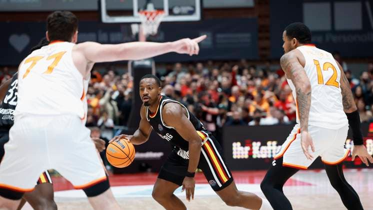 f l r Johnathan Stove Fitness First Wuerzburg Baskets, 22 04 11 2025, Basketball, Champions League, Fitness First Wuerzburg Baskets Galatasaray MCT Technic, GER, Wuerzburg, tectake ARENA, Copyright: HMBxMedia xHeikoxBecker