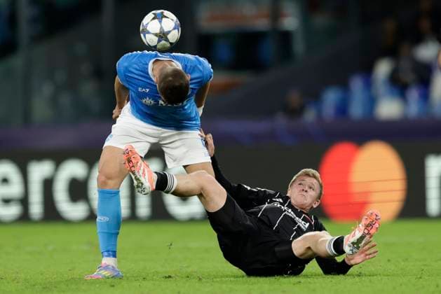 UCL MD4 SSC Napoli vs Eintracht Frankfurt Napoli s Italian defender Alessandro Buongiorno challenges for the ball with Eintracht Frankfurt s German forward Jonathan Burkardt During match UEFA Champions League 2025 26 League Phase MD4 SSC Napoli vs Eintracht Frankfurt at Stadio Maradona on November 4, 2025 in Naples _BPH8978 Copyright: xAntonioxBalascox