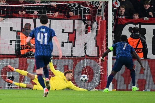 Bukayo Saka of Arsenal (right) scores from the penalty kick during the Football Champions League 4th round match: Slavia Prague vs Arsenal in Prague, Czech Republic, November 4, 2025. Jakub Markovic, goalie of Slavia receives goal. (CTKxPhoto MichalxKamaryt) CTKPhotoP2025110407813  CTKPhotoP2025110407813