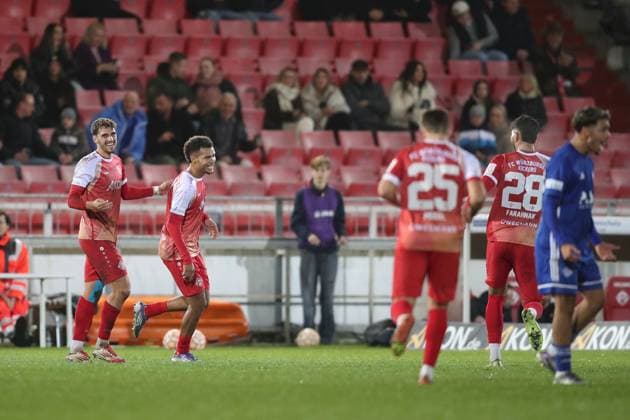 04 11 2025, xjcx, Herren, Fußball, Saison 2025 2026, BFV Verbandspokal, Viertelfinale FC Wuerzburger Kickers SV Viktoria Aschaffenburg Torjubel nach dem 2 0 durch Jermain Nischalke 9, FC Würzburger Kickers , hier mit Marius Uhl 19, FC Würzburger Kickers Wuerzburg FLYERALARM Arena Bayern Deutschland