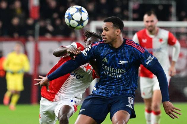 From left David Moses of Slavia and Gabriel of Arsenal in action during the Football Champions League 4th round match: Slavia Prague vs Arsenal in Prague, Czech Republic, November 4, 2025. (CTKxPhoto MichalxKamaryt) CTKPhotoP2025110407841  CTKPhotoP2025110407841