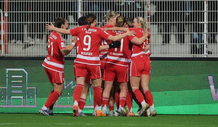 Antonia Halverkamps celebrates after 1 0 with teammates Joy Emotion Cheers Sport Football Soccer Women Womens Bundesliga 9 Matchday Season 2025 2026 04 11 2025 1 FC Union Berlin vs VfL Wolfsburg WOB DFL regulations prohibit any use of photographs as image sequences and or quasi video