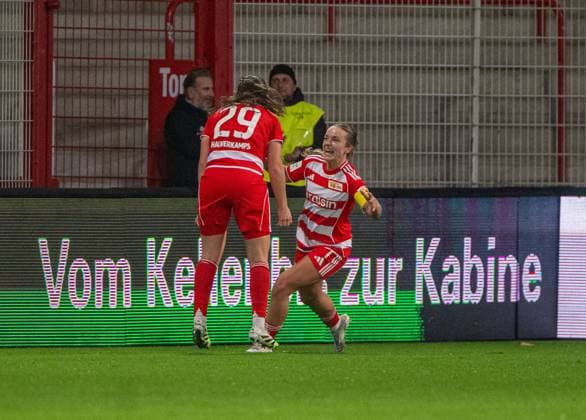 Soccer, Women, Season 2025 2026, Google Pixel Women Bundesliga 9 Matchday , 1 FC Union Berlin VfL Wolfsburg, f l Antonia Halverkamps 1 FC Union , Lisa Heiseler 1 FC Union , Cheering after goal to 1 0, 04 11 2025, Copyright: xMatthiasxKochx