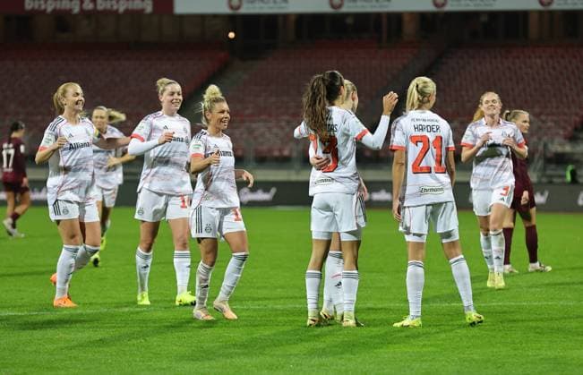 04 11 2025 Soccer Season 2025 2026 1 Women Soccer Bundesliga 09 Matchday 1 FC Nuremberg FCN Club FC Bayern Munich FCB Sportfoto Zink DaMa xdaxmax Jubel Freude Torjubel nach Tor zum 0 5 Natalia Padilla Bidas 23, FC Bayern Munich FCB und Mannschaft Team jubiliert freue sich Torschütze Natalia Padilla Bidas 23, FC Bayern Munich FCB