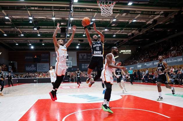 f l r Jerome Robinson Jr Galatasaray MCT Technic, 1 , Davion Mintz Fitness First Wuerzburg Baskets, 10 and Will Cummings Galatasaray MCT Technic, 7 , 04 11 2025, Basketball, Champions League, Fitness First Wuerzburg Baskets Galatasaray MCT Technic, GER, Wuerzburg, tectake ARENA, Copyright: HMBxMedia xHeikoxBecker