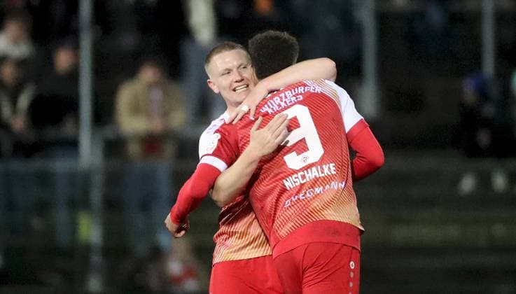 04.11.2025, xfsx, Herren, Fussball, Saison 2025 2026, BFV Verbandspokal, Viertellfinale: FC Wuerzburger Kickers - SV Viktoria Aschaffenburg v.li.: Philipp Ochs (FC Wuerzburger Kickers), Jermain Nischalke (FC Wuerzburger Kickers) mit Torjubel, celebrate the goal, goal celebration, Jubel ueber das Tor zum 2:0 Wuerzburg AKON ARENA Bayern Deutschland